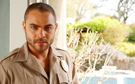 Il forzuto americano Brock Avery e il muscoloso ungherese Darius Ferdynand si scopano il culo dopo aver succhiato un cazzo