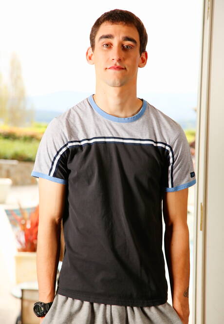 Stud Bruno Sunshine get naked and showing nice ass outside