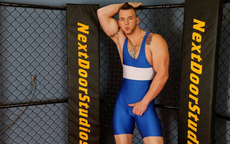 Chris Noxx i amerykański niedźwiedź Jaxton Wheeler ruchają się po ssaniu kutasa