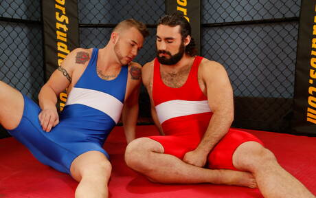 Chris Noxx i amerykański niedźwiedź Jaxton Wheeler ruchają się po ssaniu kutasa