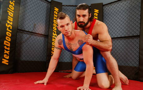 Chris Noxx i amerykański niedźwiedź Jaxton Wheeler ruchają się po ssaniu kutasa