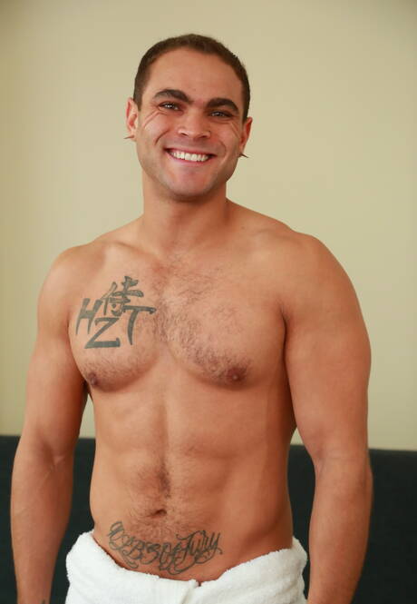 Amerykański superogier Brock Avery i przystojniak Mike Mann rozbierają się i pokazują pośladki