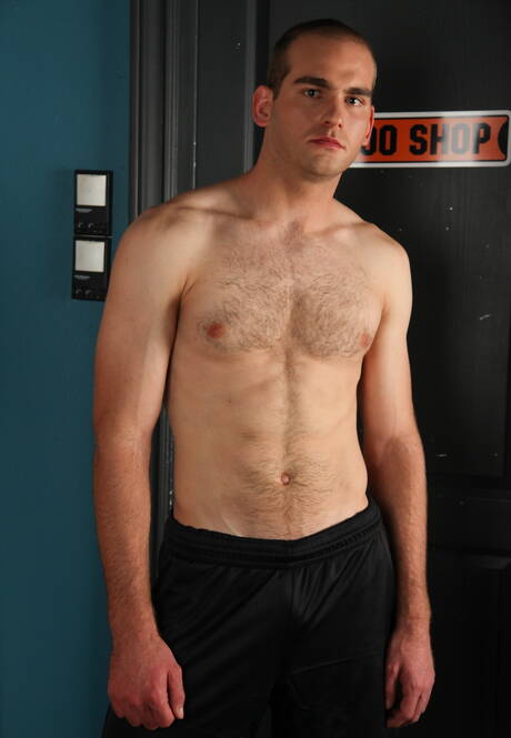 アメリカのハスキー男マーク・ロングとマッチョなジョン・スミスがフェラチオ後にファック