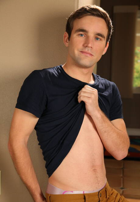 American beautiful boy Andrew Collins get naked and showing hot ass