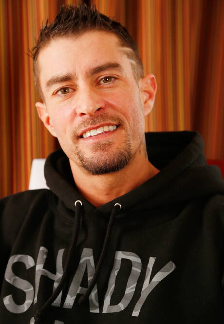 Dobrze zbudowany Amerykanin Cody Cummings ma krzepką sylwetkę