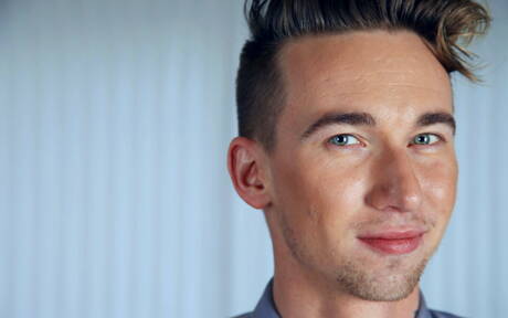 Jaxon, Ashton, Arad y Owen tatuados posando y mostrando culo y polla grande