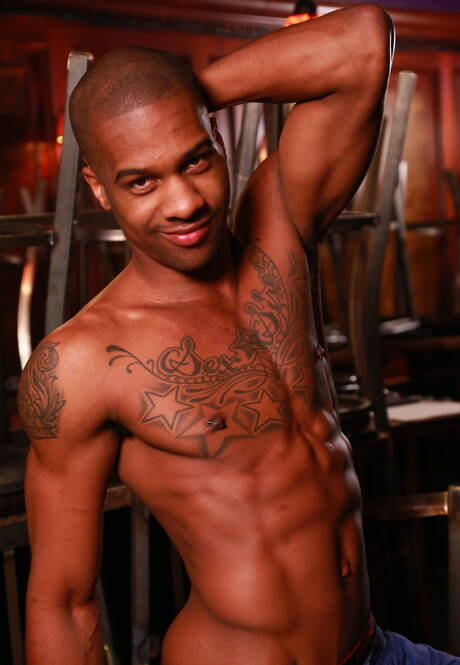 黑人肌肉男Nubius和肌肉男King B互相愛著