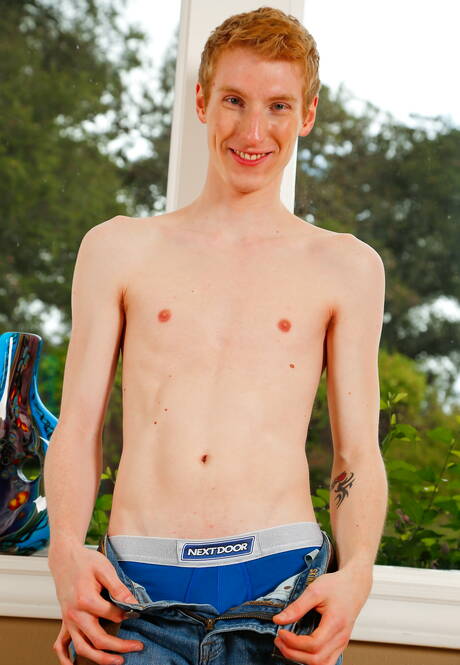 美國帥哥丹尼·福雷斯特全裸露臀