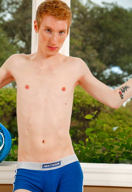 美國帥哥丹尼·福雷斯特全裸露臀