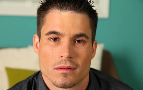 Le dur à cuire américain Markie More et le costaud J Howling s