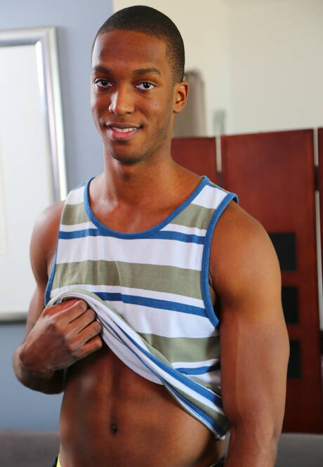 美女好友 King B 和性感小夥 Christian Cronin 的口交場景