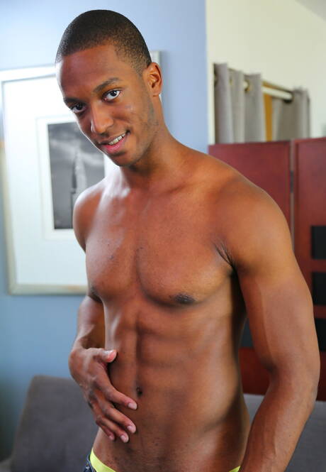 美女好友 King B 和性感小夥 Christian Cronin 的口交場景