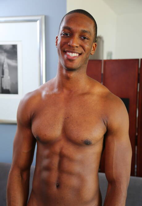 美女好友 King B 和性感小夥 Christian Cronin 的口交場景