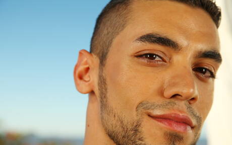 Sexy kerel Arad en sensuele vriend Jordan Evans zijn verliefd op elkaar buiten