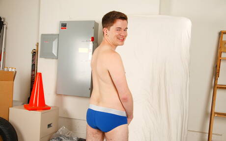 Le costaud Sebastian Rogers et le beau garçon américain Daniel Ross dans une action de baise anale torride