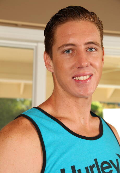 ハスキーな男、シェーン氏がペニスをシゴく