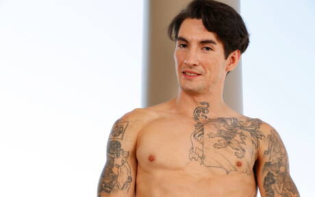 Hunky guy Destro posing nude and showing his ass