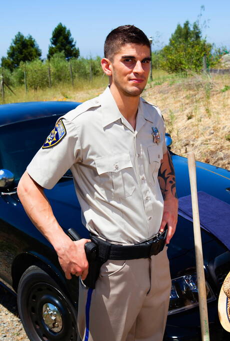 Next Door Studios: Nice american buddies beefy Tyler Torro and husky guy Cameron Foster fuck after dick sucking outside