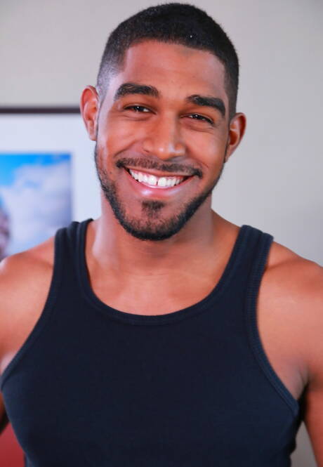 Der muskulöse Ebenholz-Damian Brooks und der gut gebaute XL in einer Schwanzlutsch-Szene