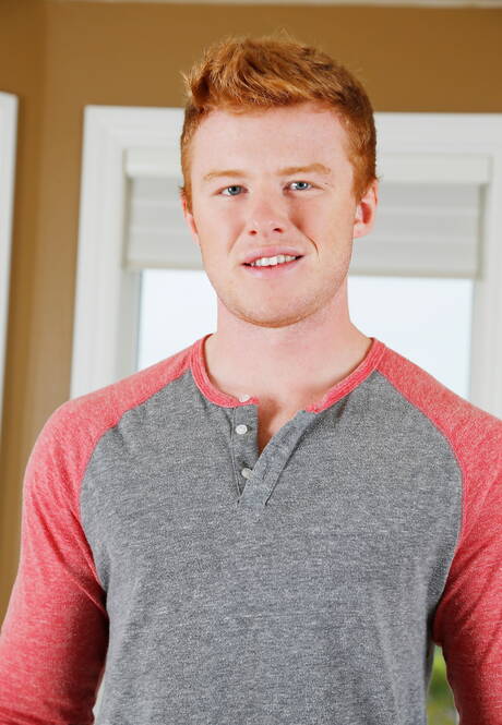 Bodybuilder Kevin Long A undressing and showing hot butt in bath