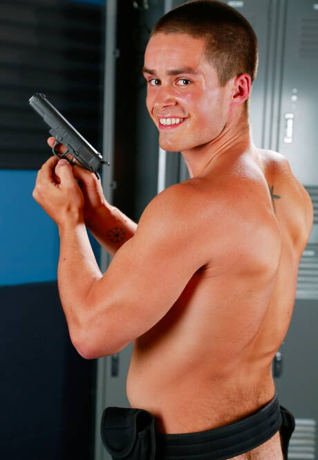 Strongman Jordan Evans posing nude and showing his butt