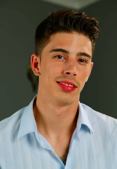 O lindo garoto Rob e o garanhão americano Ian Levine fodem a bunda depois de chupar