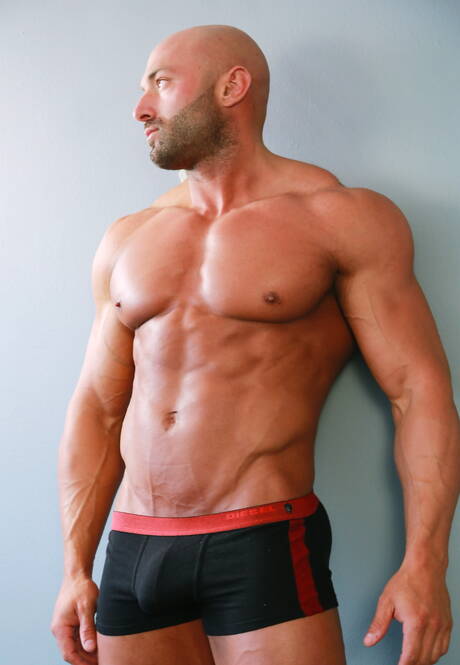 Die versauten Typen Marc Williams, Draven Torres und Max Chevalier beim heißen interracialen Gruppensex