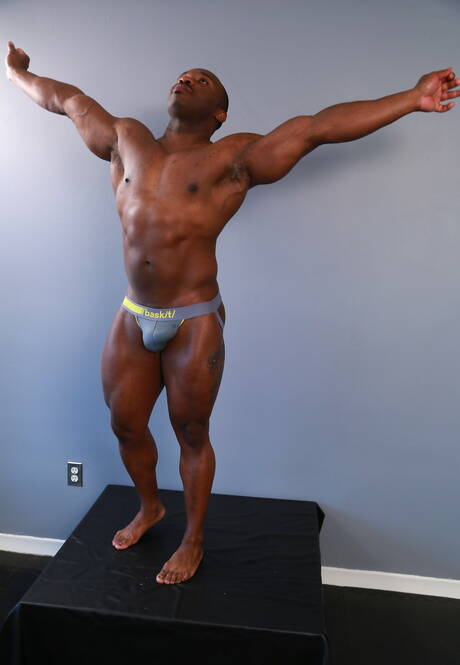 Die versauten Typen Marc Williams, Draven Torres und Max Chevalier beim heißen interracialen Gruppensex