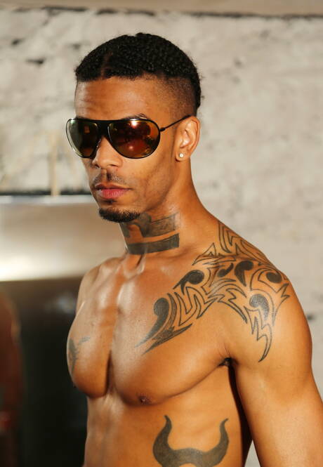 Hunk Ramsees and black beefcake Jin Powers have a hot couple scene