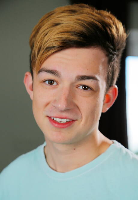 Young Silas Gray and american pretty boy Danny Forest have anal sex