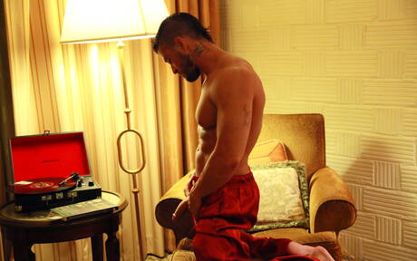 Next Door Studios: American tough guy Cody Cummings take off his clothes