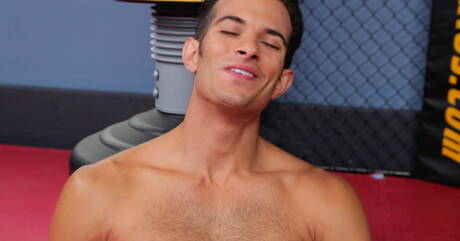 Le beau mec Joey Jay se masturbe