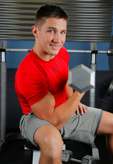 Bodybuilder Jordan Roberts jerk off