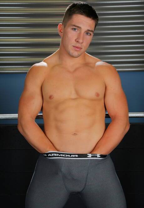 Bodybuilder Jordan Roberts jerk off