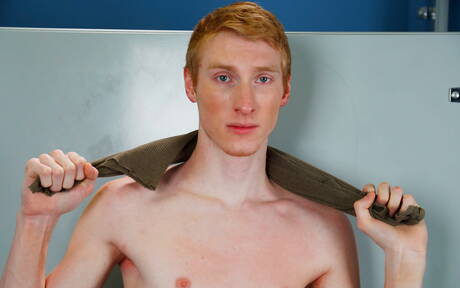 Le beau garçon Silas Gray et le jeune américain Danny Forest ont une scène de couple torride