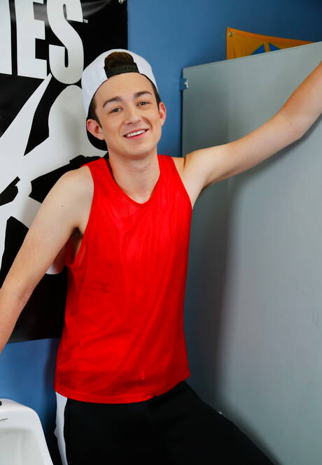 Le beau garçon Silas Gray et le jeune américain Danny Forest ont une scène de couple torride