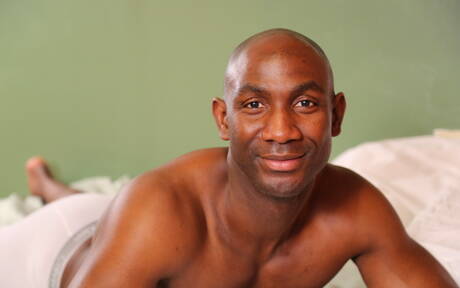 黑人粗壯小夥Astengo和硬漢Ramsees互相吸吮和操弄