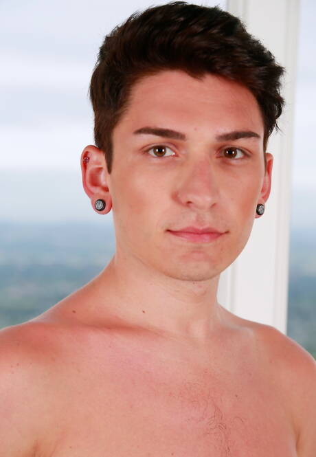 Sexy guys Nicholas Reed, Jake Tyler and Kurtis Cawthorne have a good 3some sex