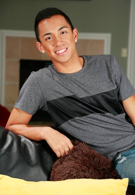 Next Door Studios: Der hübsche Jake Tyler 2 und der hübsche Zander Williams lutschen und vögeln sich gegenseitig