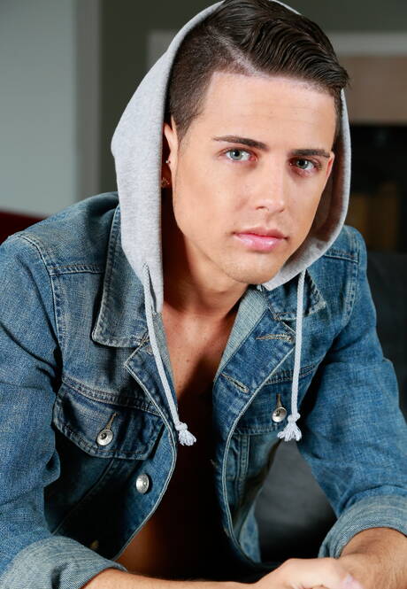 Knappe jongen Jake Tyler 2 en knappe jongen Zander Williams zuigen en neuken elkaar