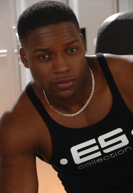 Black bodybuilder Tyler Price jerk off his dick