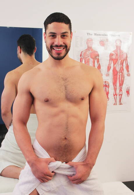 Sexy Amerikaner, der attraktive Krave Moore und der Otter Tyce Jax in einer interrassischen Liebe