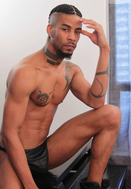 Pretty american boys beefy Diaon Starr and stud Jin Powers in blowjob scene