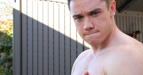 Hunk Derek Webb jerk off his dick outside