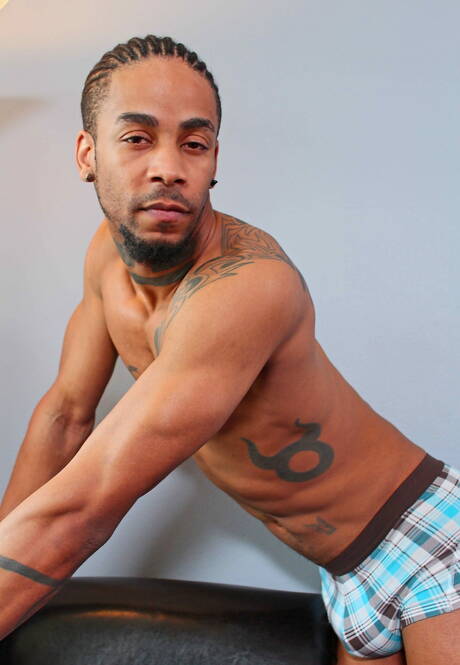 Ebony husky guy Jin Powers undressing and showing tight ass