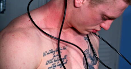 挪威哈士奇男泰勒·伯格自慰