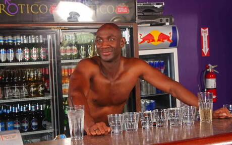 Sam Swift、Astengo 和 Tyson Tyler 享受一場火熱的跨種族三人性愛