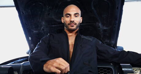 ホットなオースティン・ストーム、ライアン・ナイトレイ、リディック・ストーンのハードな3Pセックス