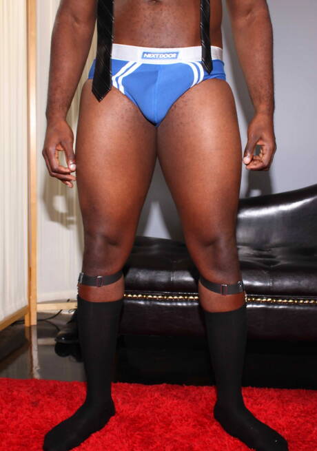 Les beaux mecs américains Nubius et le costaud Damian Brooks ont une bonne fellation