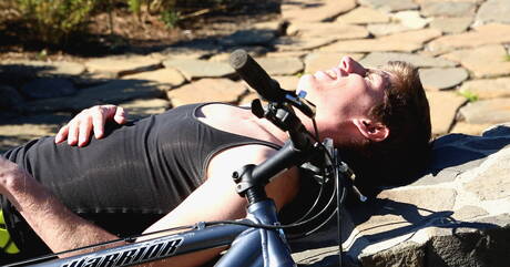 肌肉男Mike Honcho戶外自慰